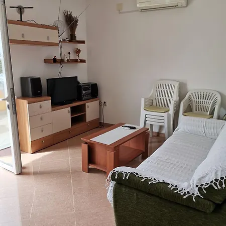 アパート Biserka