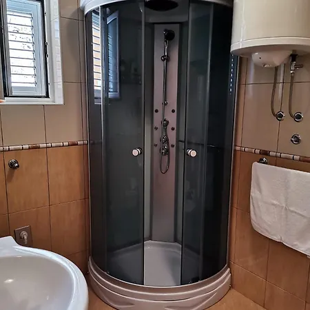 アパート Biserka